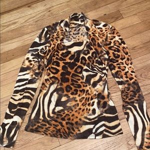 Lightweight stretch sweater knit print pull on top